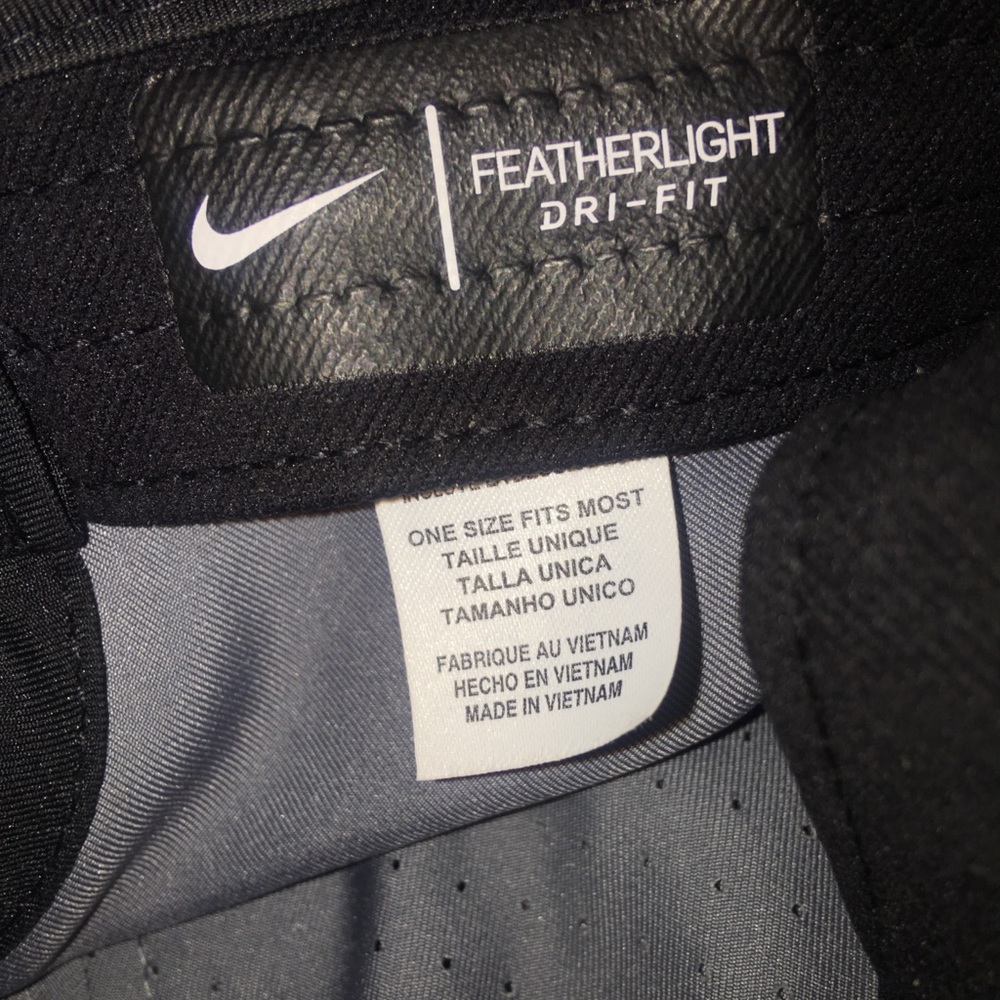 Featherlight Nike Hat🧢